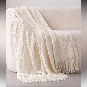 Luxurious Cream Diamond Knit Throw Blanket